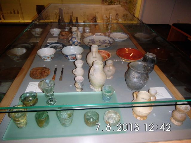 Das Porzellan im Klostermuseum wurde langsam ausgegraben.